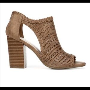 Fergie Sand Parker Open Toe 3 inch Heel Sandal Sz9